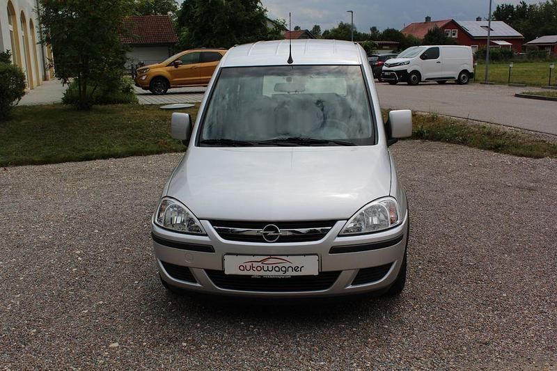 Silber Gebraucht 2007 Opel Combo Edition Van / Kleinbus | 12.900 € - Bild 1/4