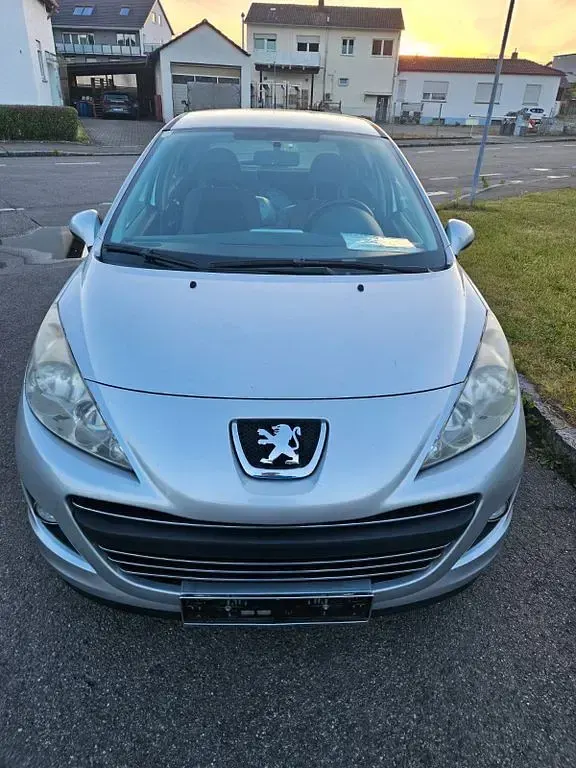 Gebraucht Peugeot 207 73 PS (53 kW) 2011 Grau Limousine