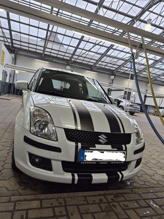 Gebraucht Suzuki Swift 92 PS (67 kW) 2010 Weiß Kleinwagen
