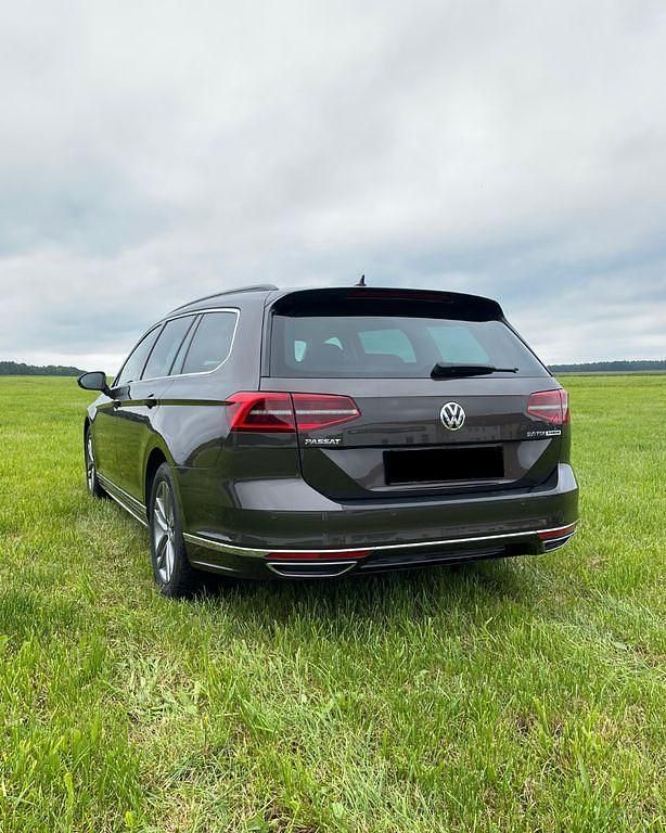 Braun Gebraucht 2016 VW Passat Highline Kombi | 16.300 € (Etwas zu teuer) - Bild 1/4