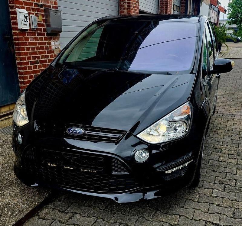 Schwarz Gebraucht 2011 Ford S-MAX Titanium S Van / Kleinbus | 16.000 € - Bild 1/4