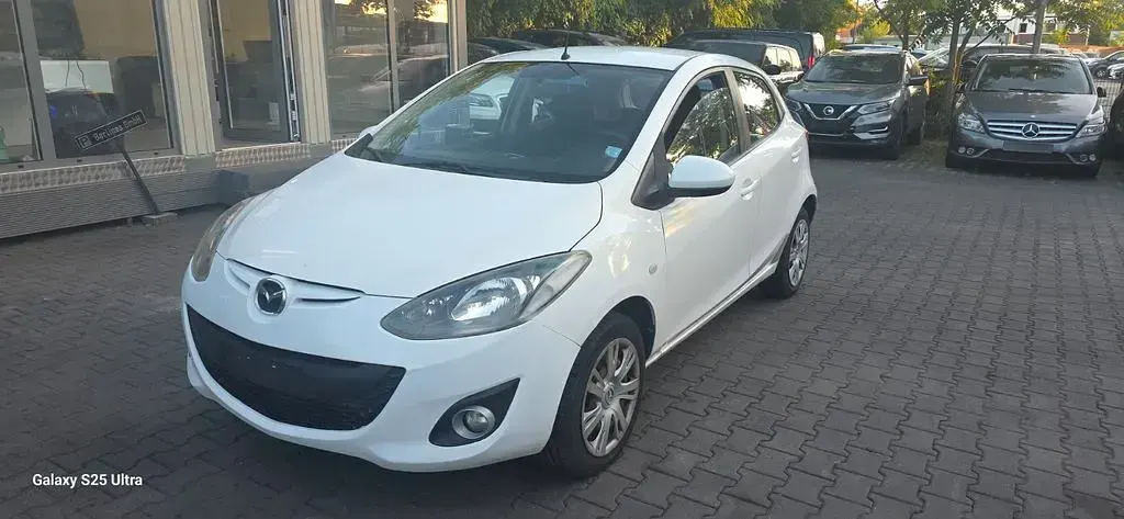 Gebraucht Mazda 2 Center-Line 75 PS (55 kW) 2012 Weiß Kleinwagen