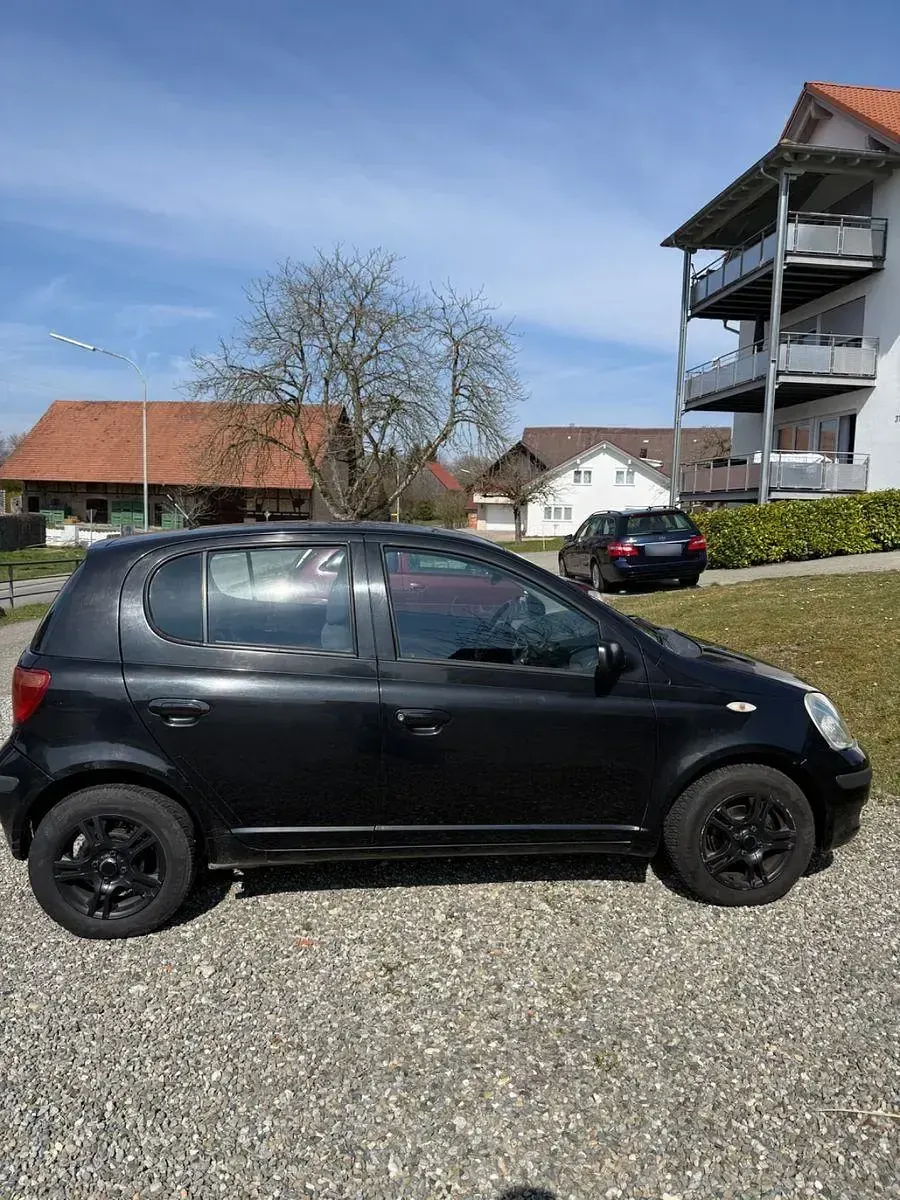 Gebraucht Toyota Yaris 65 PS (47 kW) 2003 Schwarz Limousine