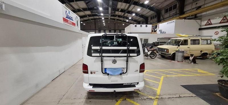 Second-hand VW Multivan 178 CP (130 kW) 2011 Alb Monovolum