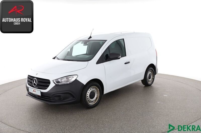 Weiß Gebraucht 2021 Mercedes Citan 110 Van / Kleinbus | 13.580 € (Guter Preis) - Bild 1/2