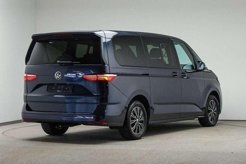 Second-hand VW Multivan 150 CP (110 kW) 2023 Albastru Monovolum