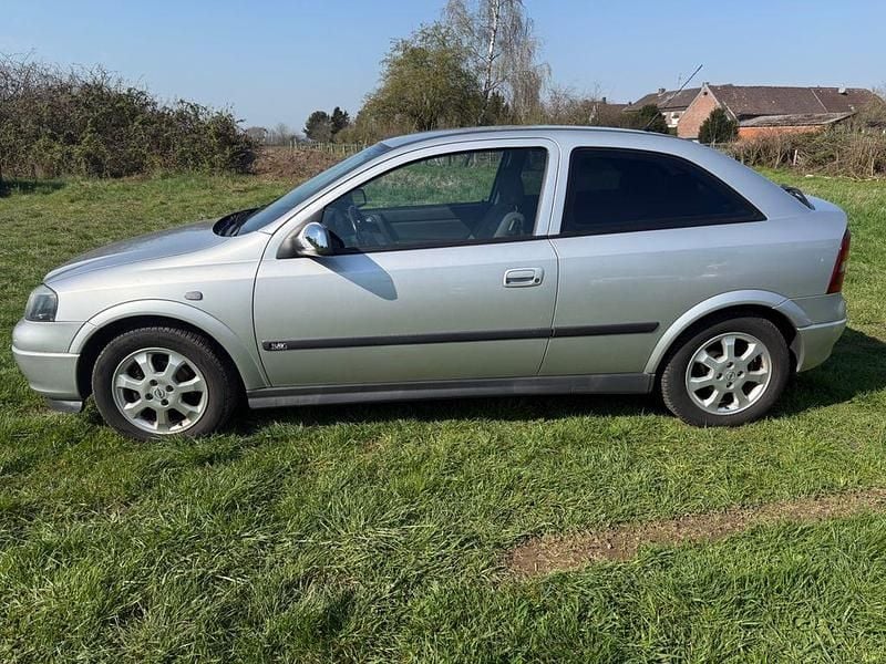 Gebraucht Opel Astra Njoy 84 PS (61 kW) 2004 Silber Limousine