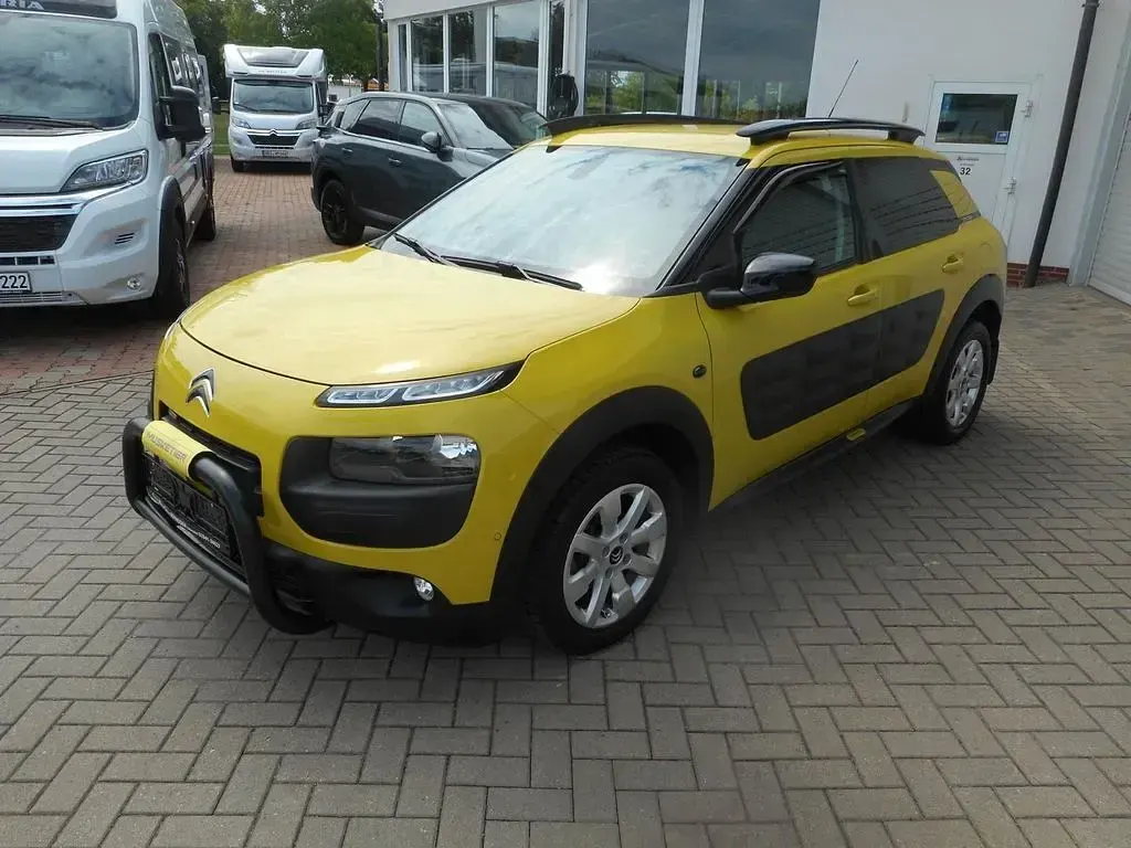 Usata Citroën C4 Shine 82 CV (60 kW) 2016 Giallo Berlina