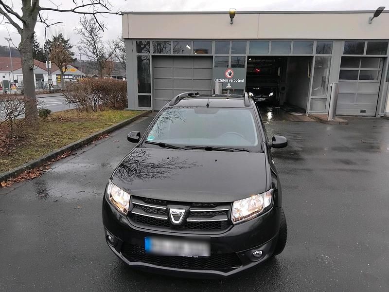 Schwarz Gebraucht 2014 Dacia Logan Limousine | 2.300 € - Bild 1/4