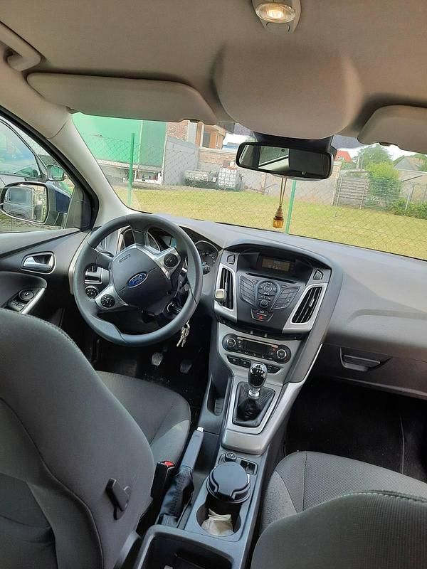 Gebraucht Ford Focus 116 PS (85 kW) 2011 Blau Limousine