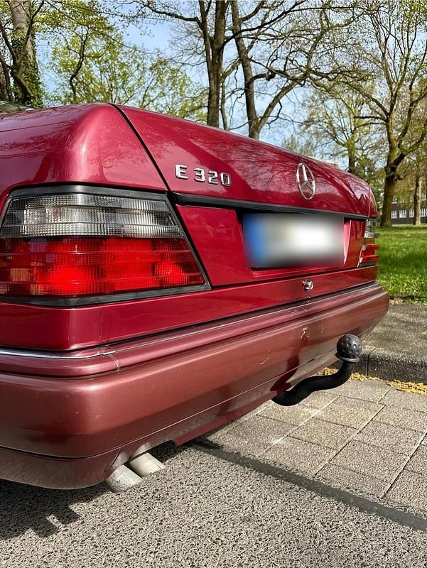 Second-hand Mercedes E320 220 CP (161 kW) 1994 Roșu Coupe