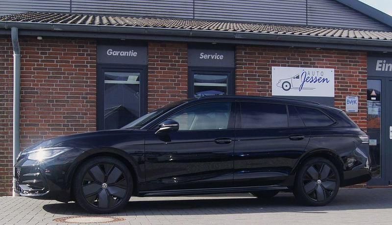 Gebraucht VW Passat R-line 193 PS (141 kW) 2024 Schwarz Kombi