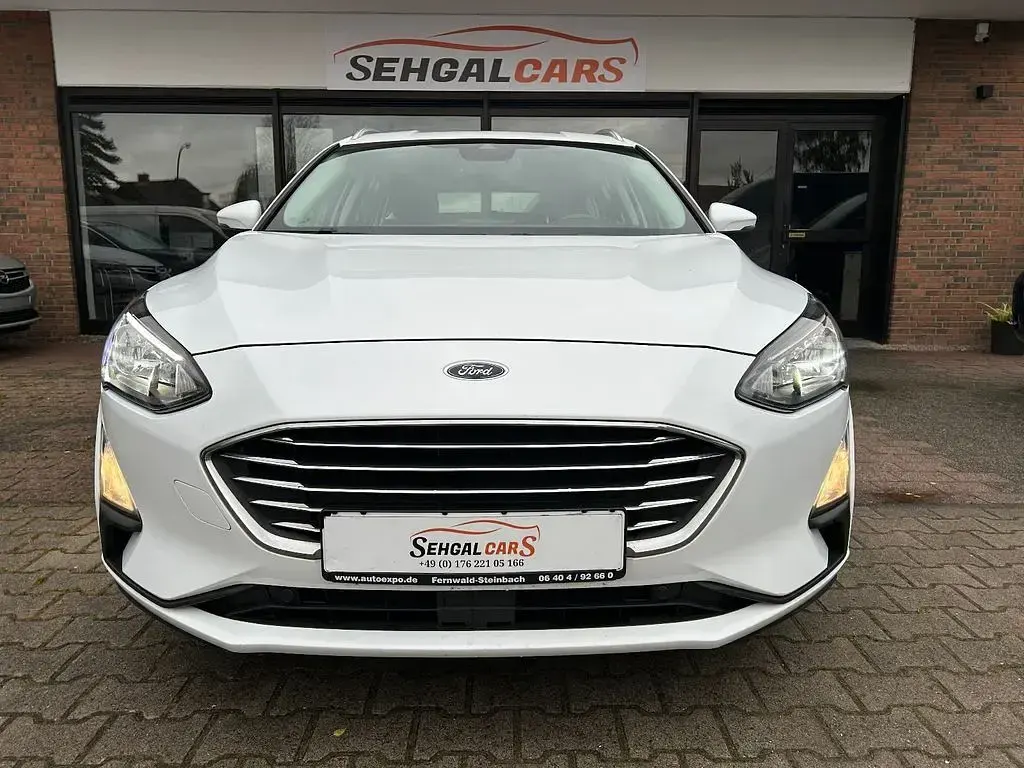 Używany Ford Focus Titanium X 120 KM (88 kW) 2020 Biały Sedan/Limuzyna