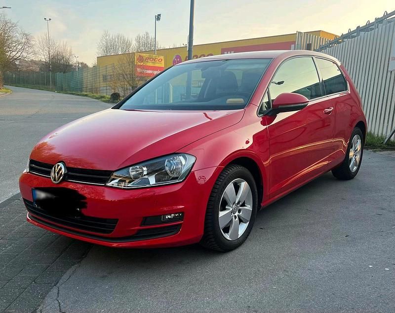 Gebraucht VW Golf VII 85 PS (62 kW) 2014 Rot Limousine