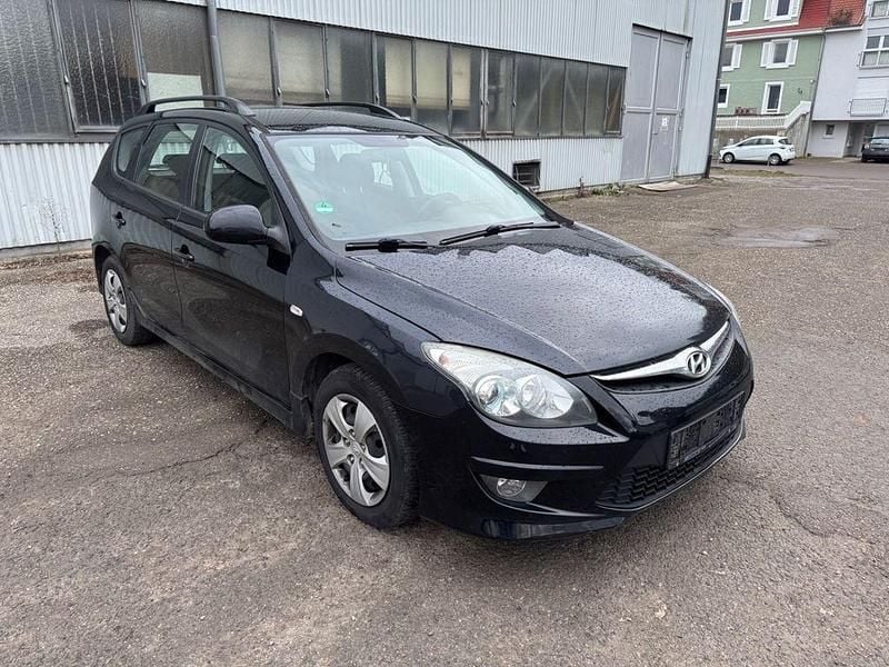 Gebraucht Hyundai i30 128 PS (94 kW) 2011 Schwarz Kombi
