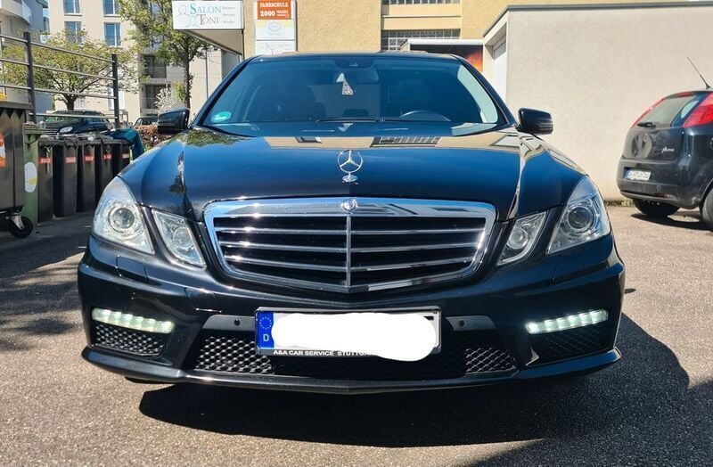 Schwarz Gebraucht 2011 Mercedes E350 Avantgarde Limousine | 16.500 € (Etwas zu teuer) - Bild 1/4