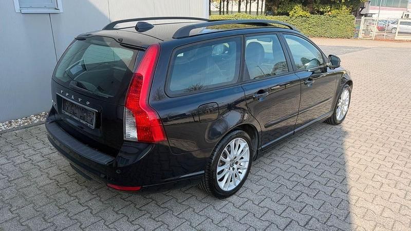 Gebraucht Volvo V50 Summum 109 PS (80 kW) 2010 Schwarz Kombi