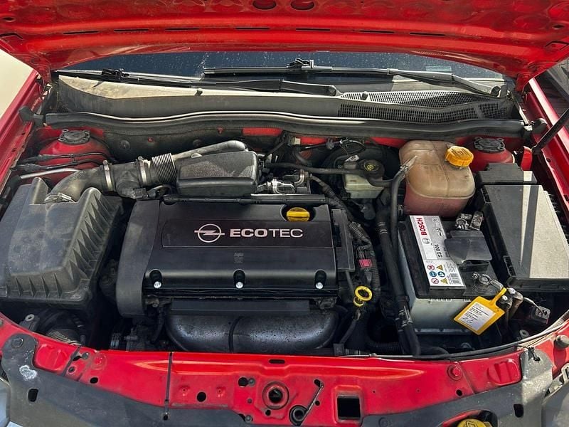 Gebraucht Opel Astra Elegance 105 PS (77 kW) 2005 Rot Limousine