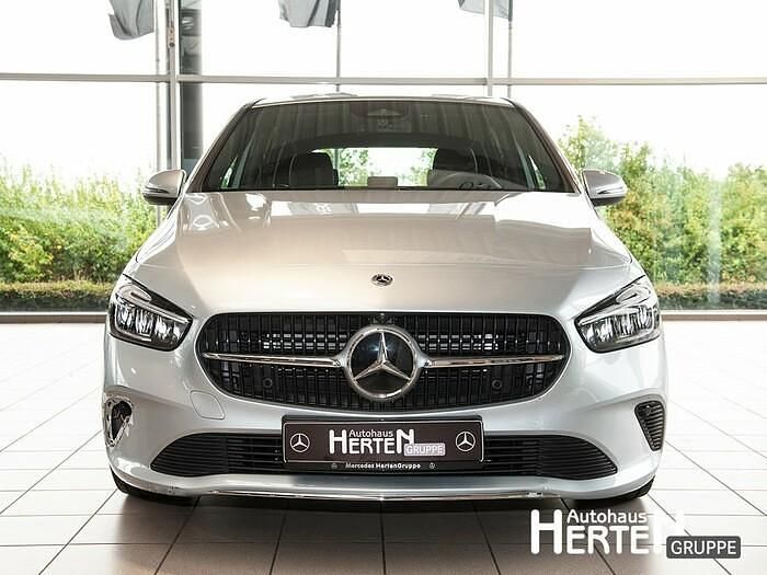 Gebraucht Mercedes B200 Progressive 163 PS (119 kW) 2024 Lack hightechsilber Van / Kleinbus