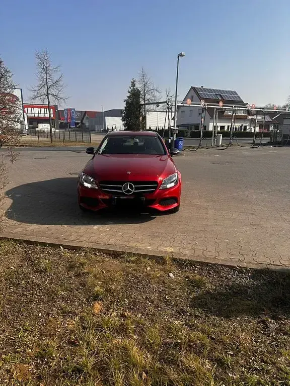 Gebraucht Mercedes C200 136 PS (100 kW) 2018 Rot Limousine