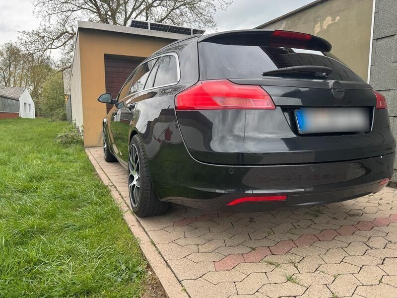 Schwarz Gebraucht 2010 Opel Insignia Kombi | 6.150 € (Teuer) - Bild 1/4