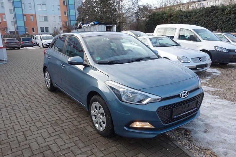 Gebraucht Hyundai i20 GO! 75 PS (55 kW) 2017 Blau Kleinwagen