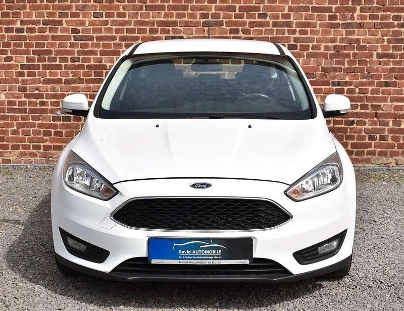 Gebraucht Ford Focus 105 PS (77 kW) 2017 Frostweiß Limousine