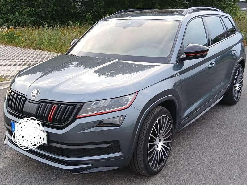 Grau Gebraucht 2018 Skoda Kodiaq SportLine SUV | 26.800 € (Fairer Preis) - Bild 1/4