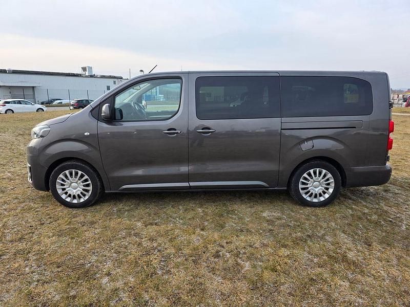 Gebraucht Toyota Proace Verso Comfort 177 PS (130 kW) 2023 Grau Kombi