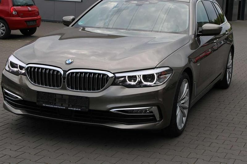 Atlaszeder metallic Gebraucht 2018 BMW 520 Luxury Line Kombi | 27.950 € (Fairer Preis) - Bild 1/4