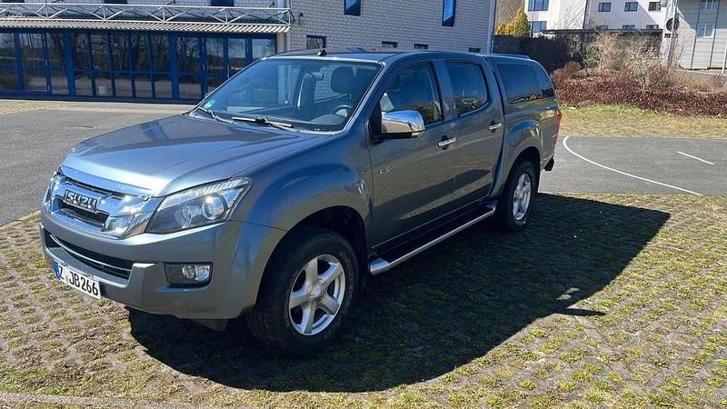 Second-hand Isuzu D-Max 163 CP (119 kW) 2013 Albastru SUV