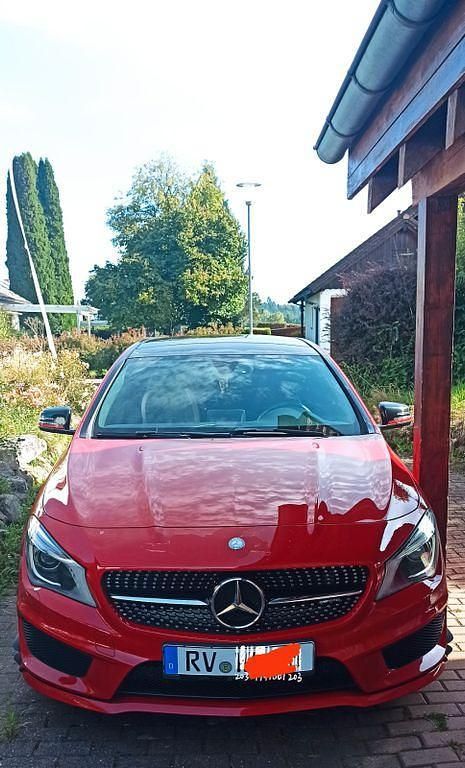 Rot Gebraucht 2015 Mercedes CLA200 Shooting Brake AMG line Kombi | 13.700 € (Guter Preis) - Bild 1/4