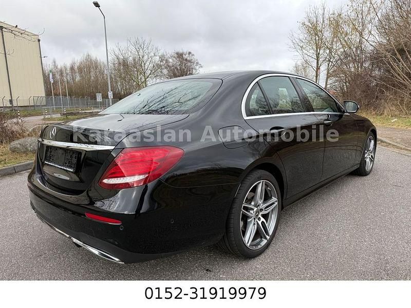 Gebraucht Mercedes E220 AMG 194 PS (142 kW) 2019 Schwarz Limousine