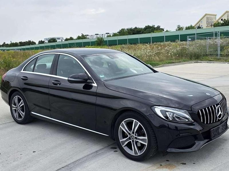 Gebraucht Mercedes C180 156 PS (114 kW) 2018 Schwarz Limousine