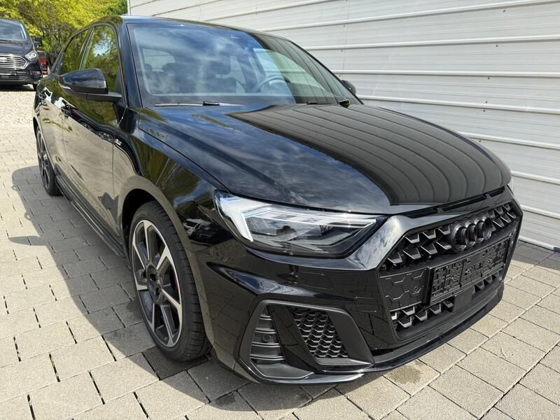 Mythosschwarz metallic Neu 2025 Audi A1 Sportback S-Line Kleinwagen | 38.579 € (Teuer) - Bild 1/4