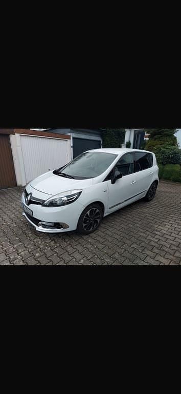 Weiß Gebraucht 2015 Renault Scénic III Bose Edition Van / Kleinbus | 4.900 € (Guter Preis) - Bild 1/4