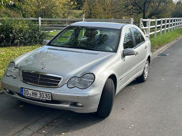 Silber Gebraucht 2003 Mercedes C180 Classic Limousine | 2.999 € (Fairer Preis) - Bild 1/4