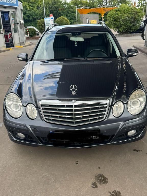 Grün Gebraucht 2007 Mercedes E220 Classic Limousine | 4.500 € (Fairer Preis) - Bild 1/4