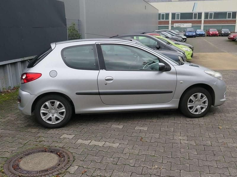 Gebraucht Peugeot 206+ 73 PS (53 kW) 2009 Silber Kleinwagen