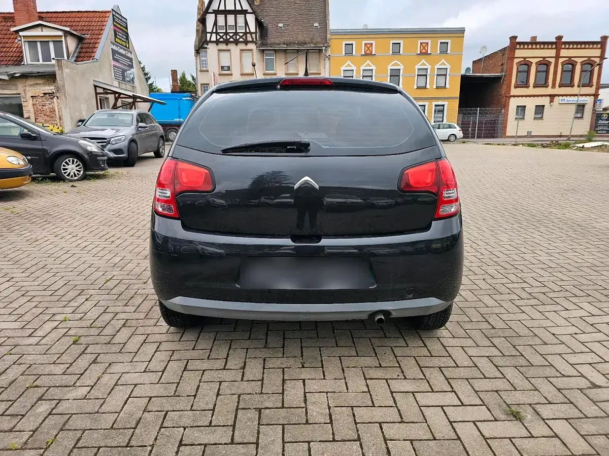 Używany Citroën C3 73 KM (53 kW) 2010 Czarny Sedan/Limuzyna