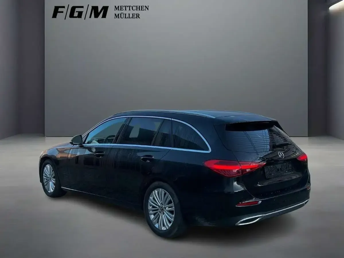 Gebraucht Mercedes C180 Avantgarde 170 PS (125 kW) 2024 Unilack schwarz Kombi