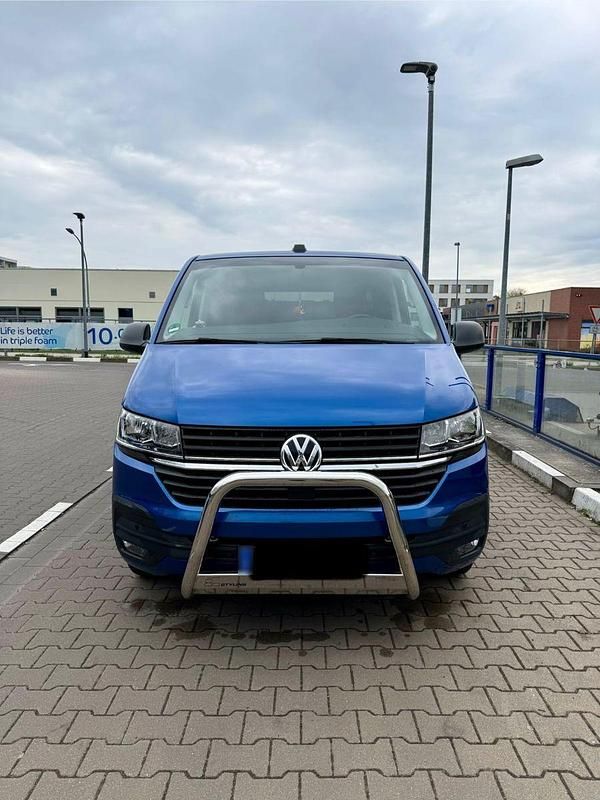 Second-hand VW Multivan 150 CP (110 kW) 2021 Albastru Monovolum