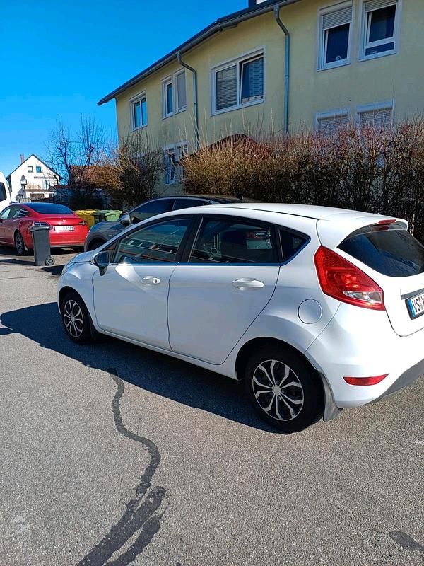 Gebraucht Ford Fiesta 82 PS (60 kW) 2010 Weiß Kleinwagen