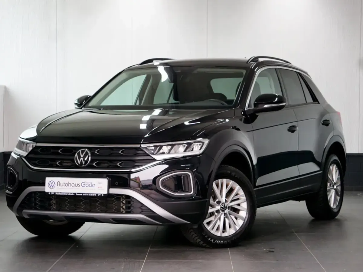 Gebraucht VW T-Roc Life 150 PS (110 kW) 2024 Deep black perleffekt (metallic) SUV