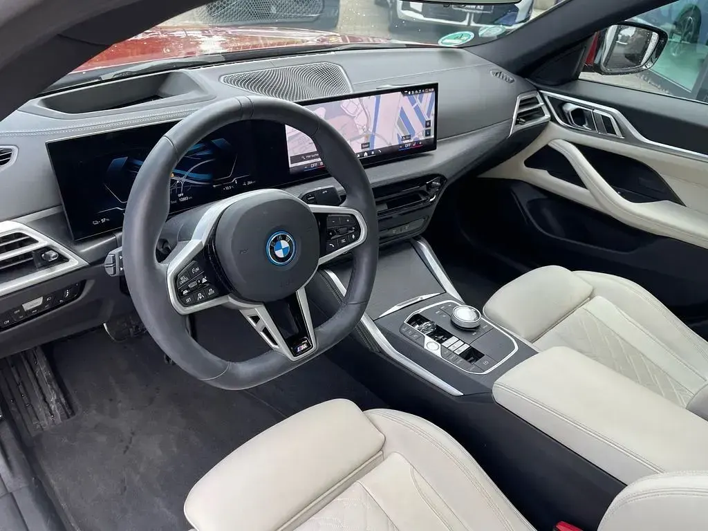 Używany BMW i4 Performance 294 kW (401 KM) 2025 Czerwony Sedan/Limuzyna