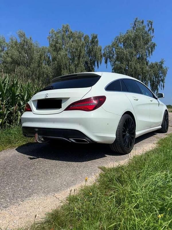Weiß Gebraucht 2017 Mercedes CLA220 Urban Limousine | 18.999 € (Fairer Preis) - Bild 1/4