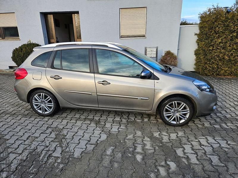 Gebraucht Renault Clio IV Night&Day 103 PS (75 kW) 2012 Braun Limousine
