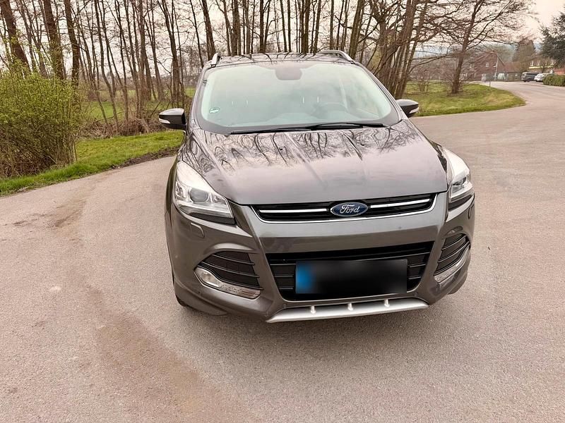 Gebraucht Ford Kuga Titanium 179 PS (131 kW) 2016 Grau SUV