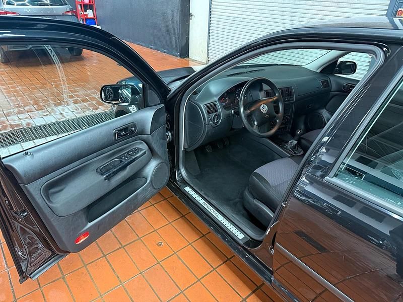 Usata VW Golf IV 2003 Nero Utilitaria