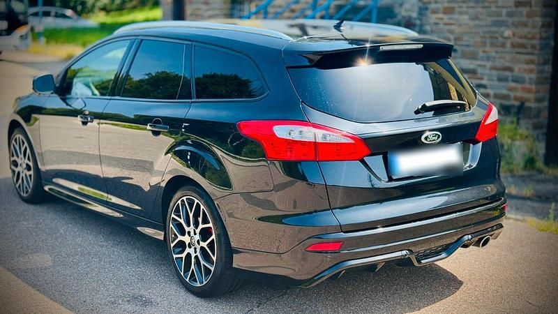 Gebraucht Ford Focus Titanium 163 PS (119 kW) 2014 Schwarz Kombi